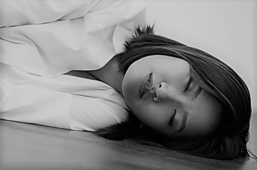 woman-alone-sleeping-occupation-professional_1262-839