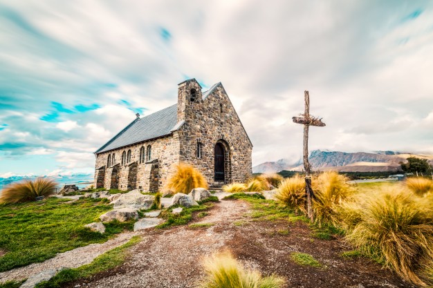 church-in-the-middle-of-the-field_1088-86